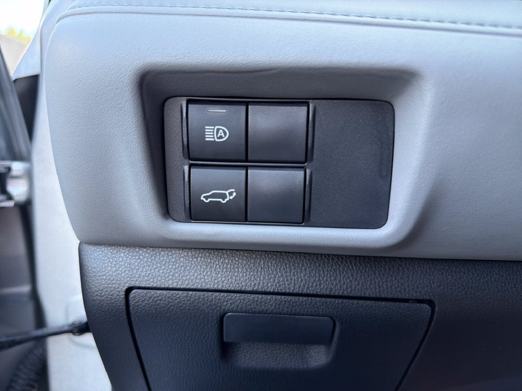 2020 Toyota Highlander LE