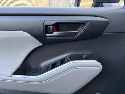 2020 Toyota Highlander LE