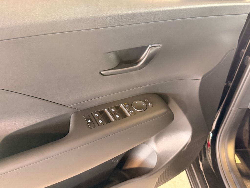 2027 Hyundai Kona SE FWD