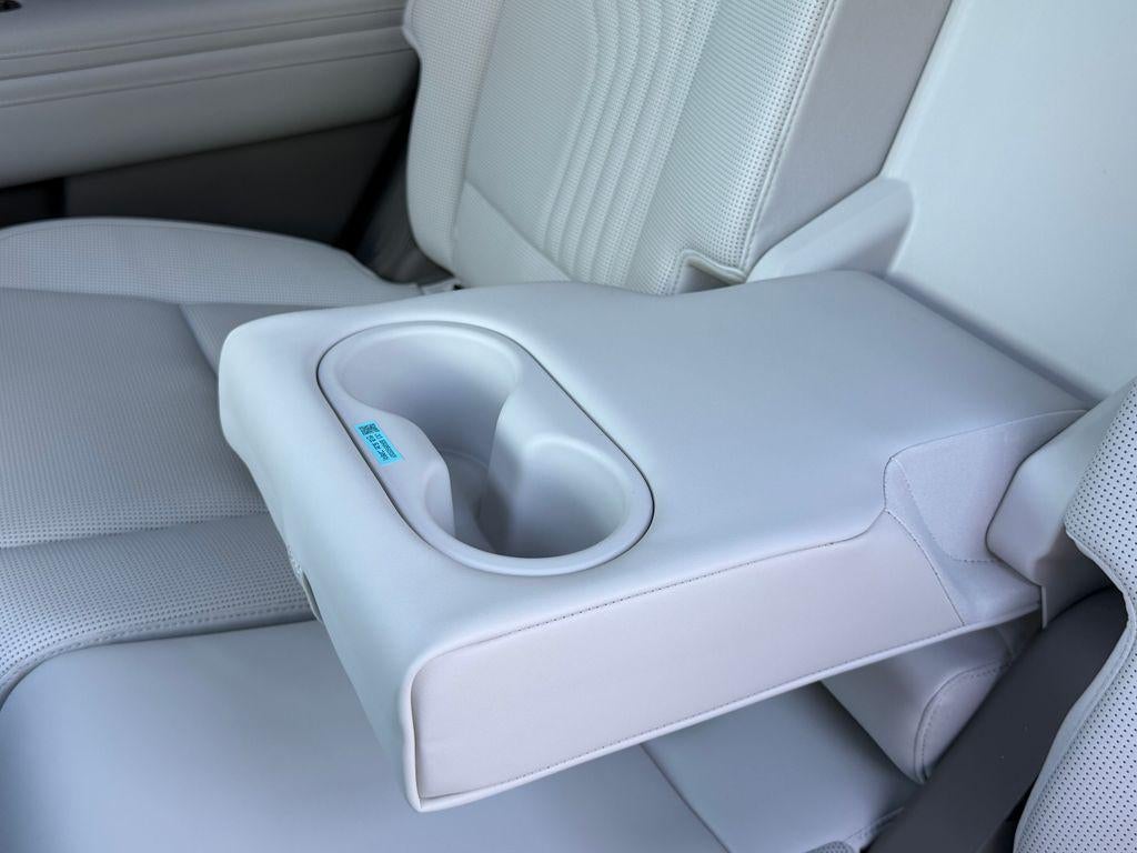 2026 Hyundai Palisade Hybrid SEL Premium 8P