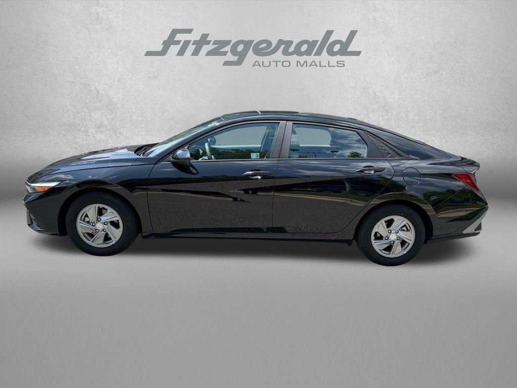 2024 Hyundai Elantra SE