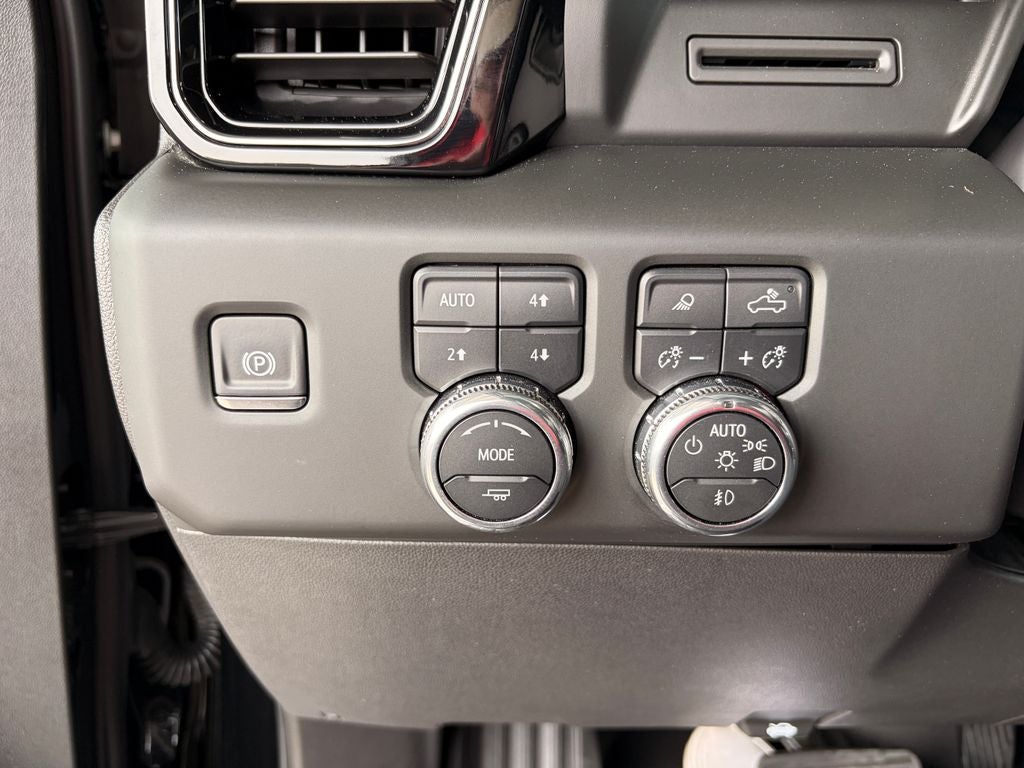 2025 GMC Sierra AT4