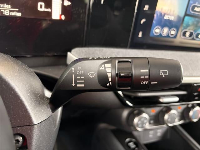 2025 Nissan Kicks MPV SV