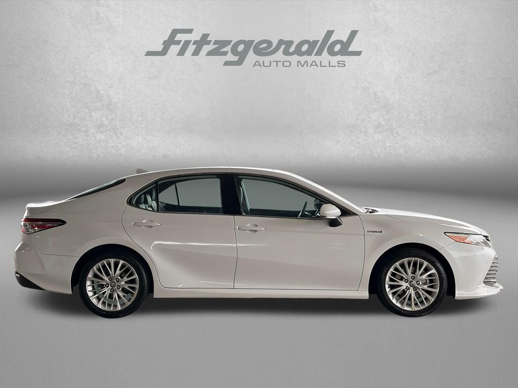 2020 Toyota Camry Hybrid XLE