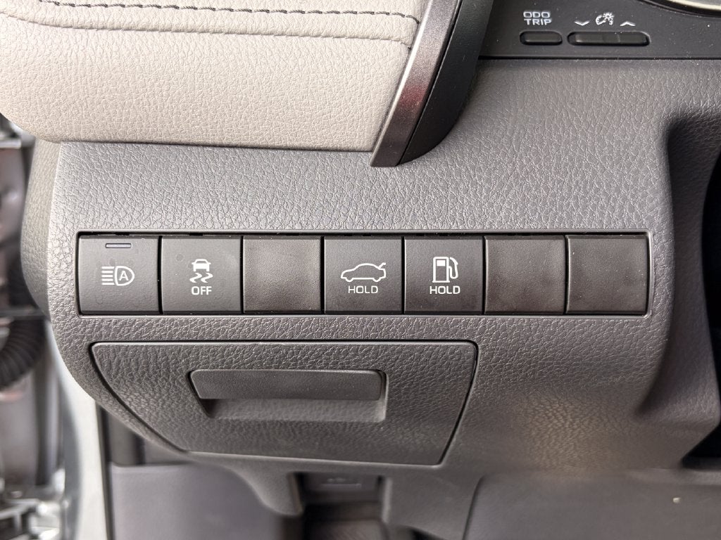2023 Toyota Camry Hybrid XLE