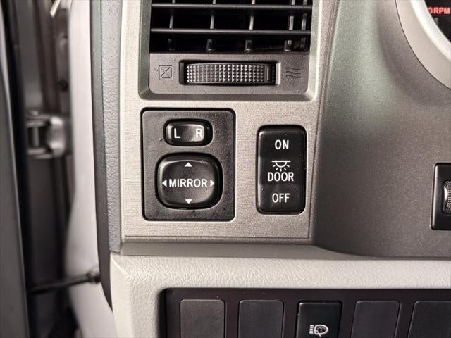 2017 Toyota Sequoia SR5 5.7L