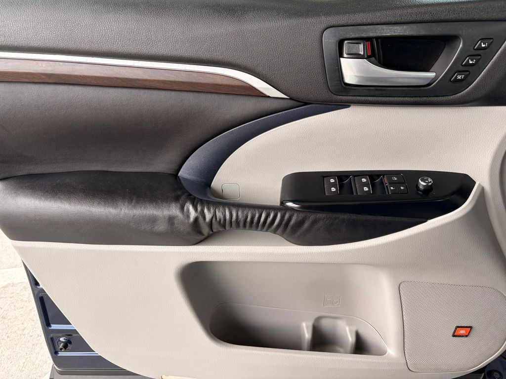2016 Toyota Highlander Limited Platinum V6