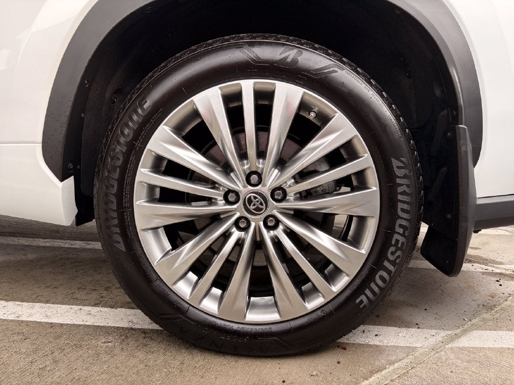 2025 Toyota Highlander Hybrid Platinum