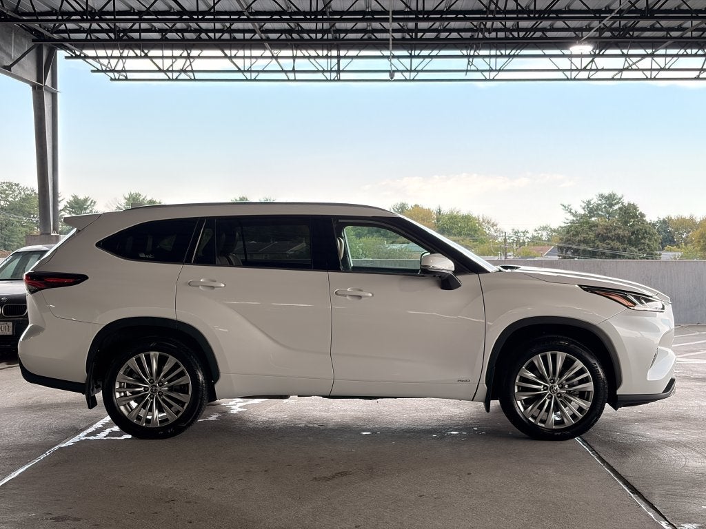 2025 Toyota Highlander Hybrid Platinum