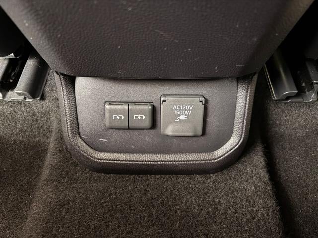 2025 Toyota Highlander Hybrid Platinum