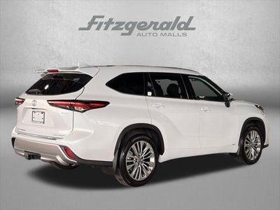 2025 Toyota Highlander Hybrid Platinum