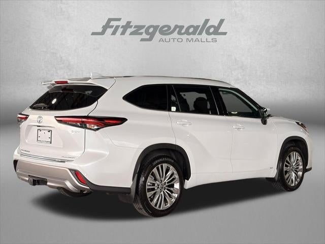 2025 Toyota Highlander Hybrid Platinum