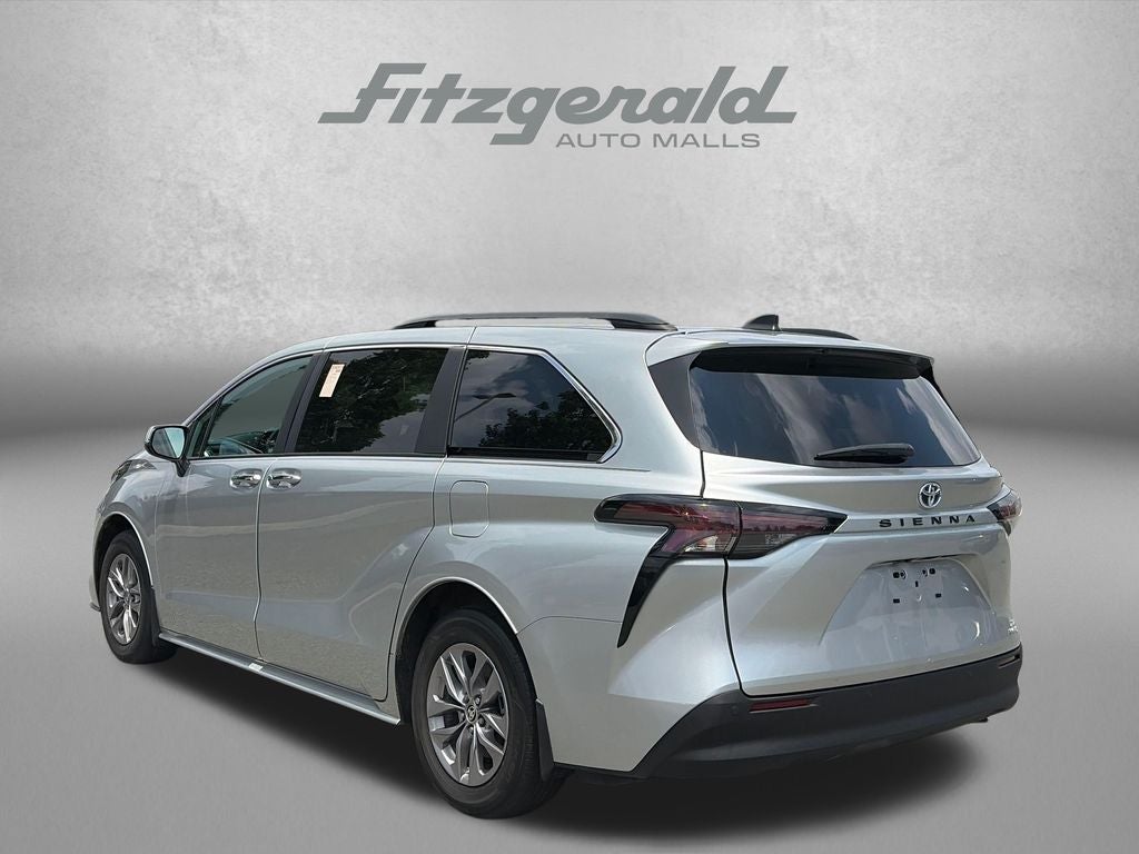 2024 Toyota Sienna XLE 8 Passenger