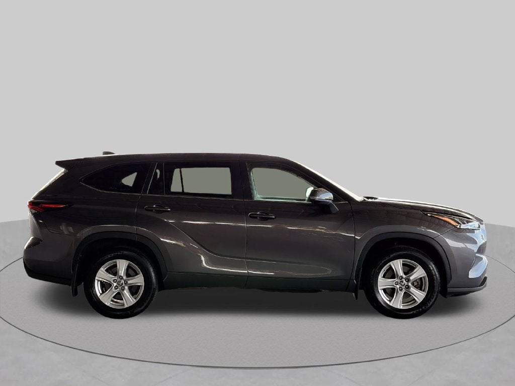 2025 Toyota Highlander LE