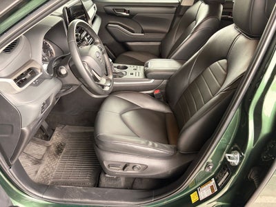2025 Toyota HIGHLANDER XLE