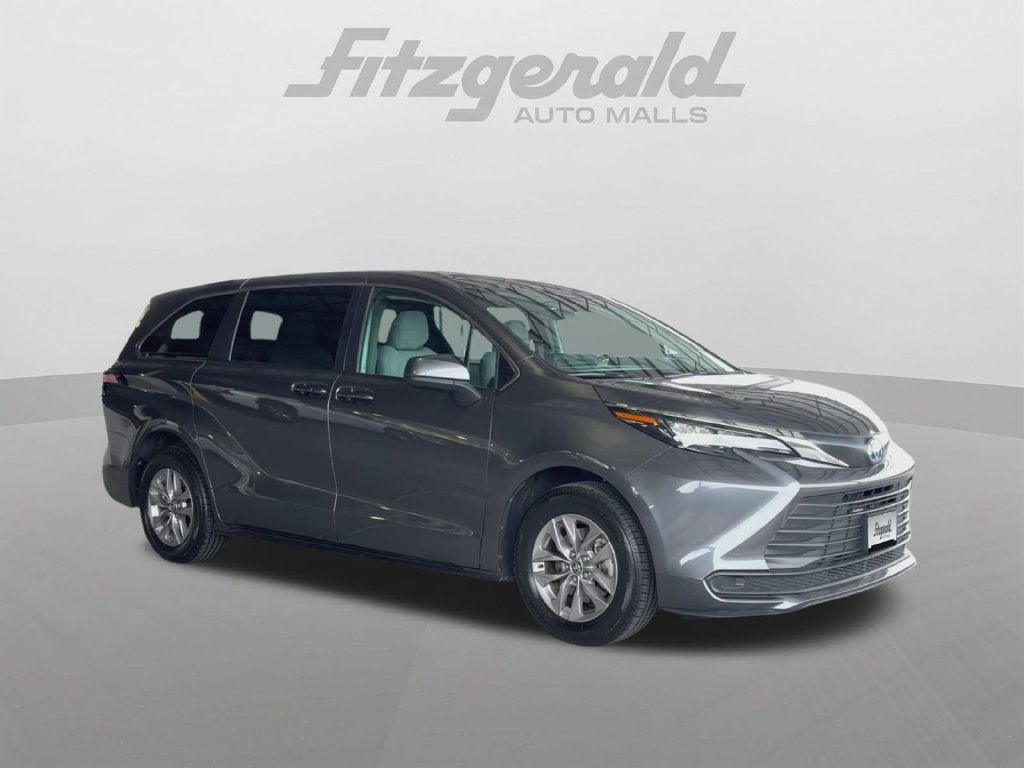 2025 Toyota Sienna LE 8 Passenger