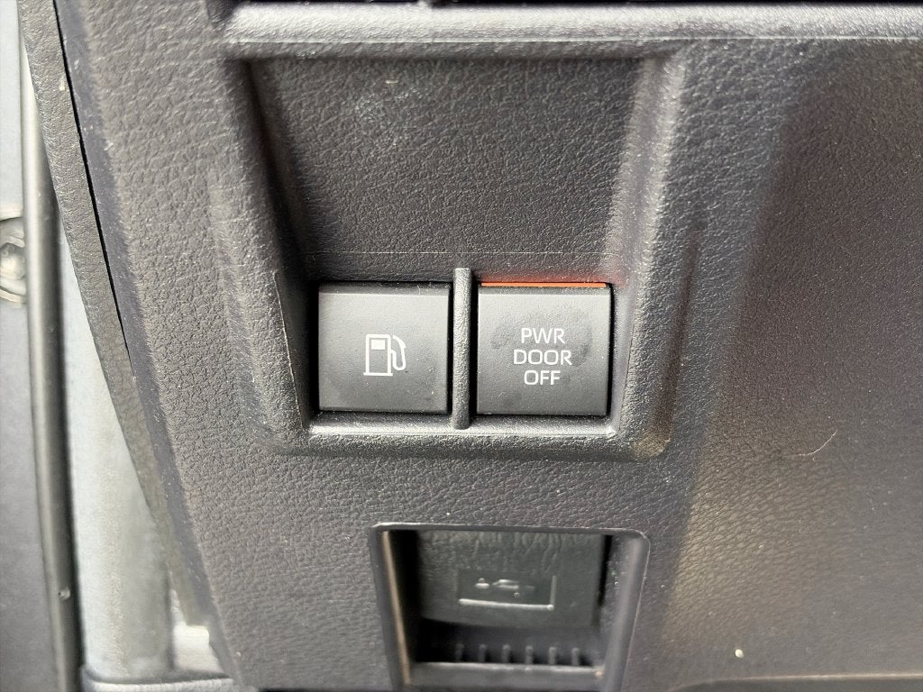 2025 Toyota Sienna LE 8 Passenger