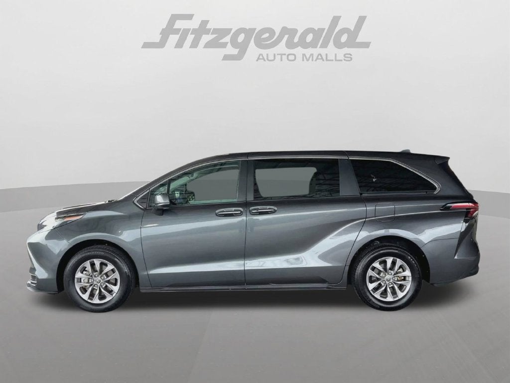 2025 Toyota Sienna LE 8 Passenger