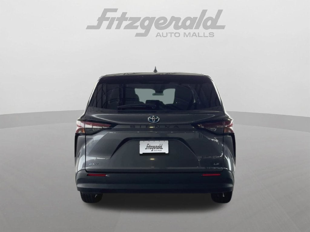 2025 Toyota Sienna LE 8 Passenger