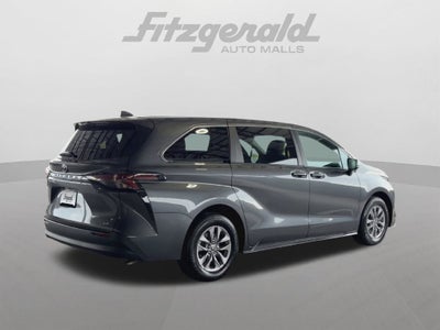2025 Toyota Sienna LE 8 Passenger