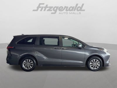 2025 Toyota Sienna LE 8 Passenger