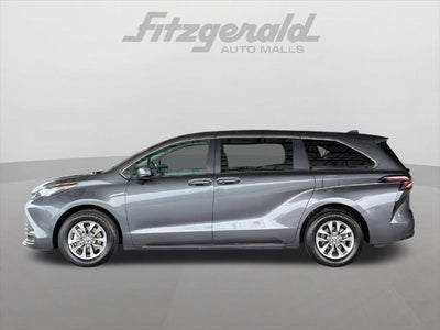 2025 Toyota Sienna LE 8 Passenger