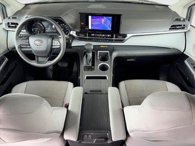 2025 Toyota Sienna LE 8 Passenger