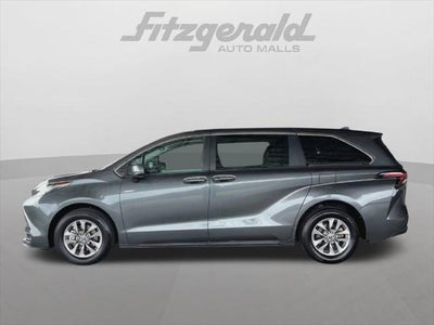 2025 Toyota Sienna LE 8 Passenger
