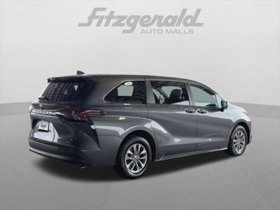 2025 Toyota Sienna LE 8 Passenger