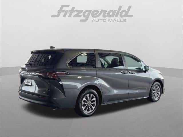 2025 Toyota Sienna LE 8 Passenger