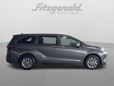 2025 Toyota Sienna LE 8 Passenger