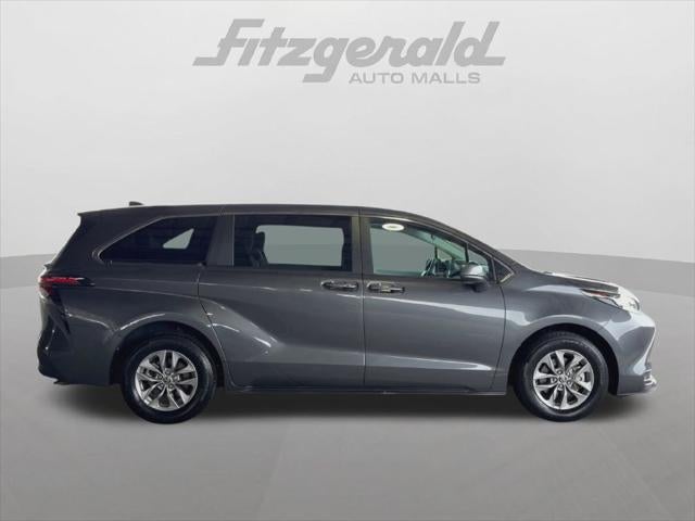 2025 Toyota Sienna LE 8 Passenger