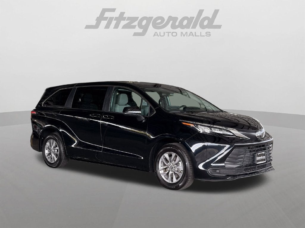 2026 Toyota Sienna LE 7 Passenger