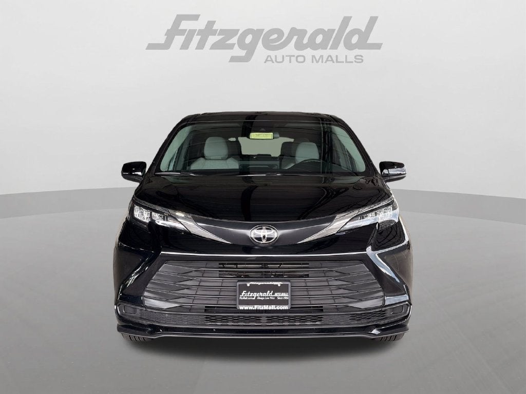 2026 Toyota Sienna LE 7 Passenger