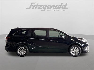 2026 Toyota Sienna LE 7 Passenger