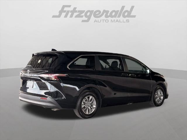 2026 Toyota Sienna LE 7 Passenger