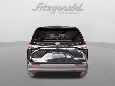 2026 Toyota Sienna LE 7 Passenger