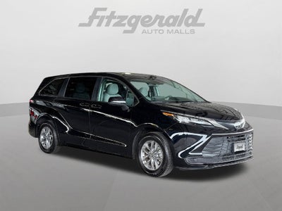 2026 Toyota Sienna LE 8 Passenger