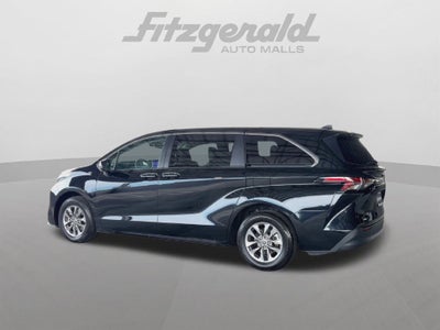 2026 Toyota Sienna LE 8 Passenger