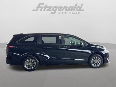 2026 Toyota Sienna LE 8 Passenger