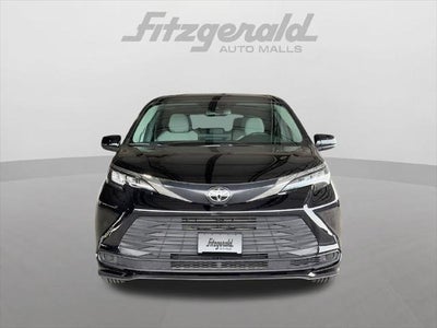 2026 Toyota Sienna LE 8 Passenger