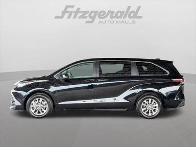 2026 Toyota Sienna LE 8 Passenger