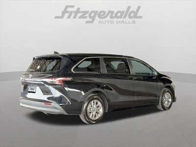 2026 Toyota Sienna LE 8 Passenger