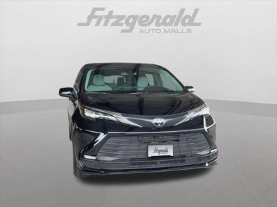 2026 Toyota Sienna LE 8 Passenger
