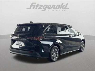 2026 Toyota Sienna LE 8 Passenger