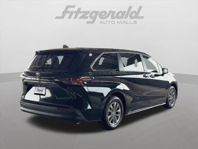 2026 Toyota Sienna LE 8 Passenger