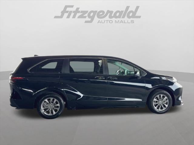 2026 Toyota Sienna LE 8 Passenger