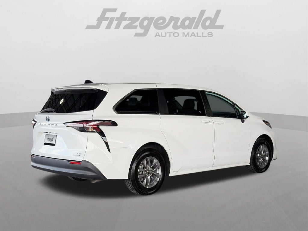 2024 Toyota Sienna LE 8 Passenger