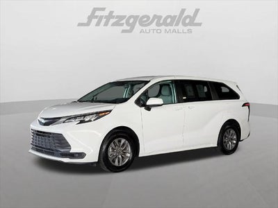 2024 Toyota Sienna LE 8 Passenger