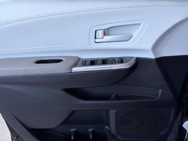 2025 Toyota Sienna LE 8 Passenger